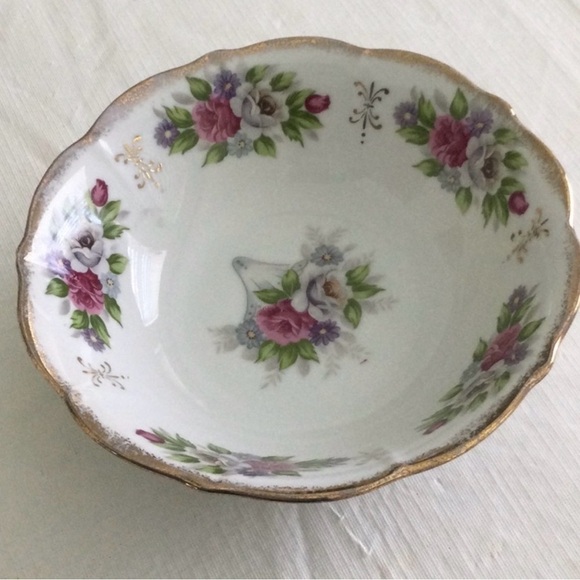 no name Other - Vintage Serving Bowl beautiful flower design scalloped edge in gold